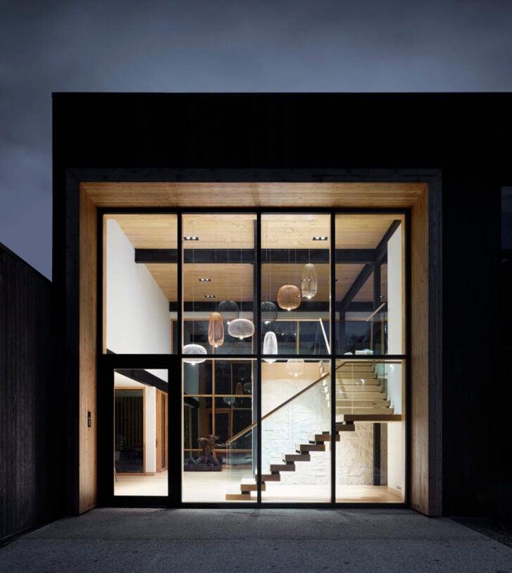 V Residence entry hall by 1×1 Architecture, Winnipeg