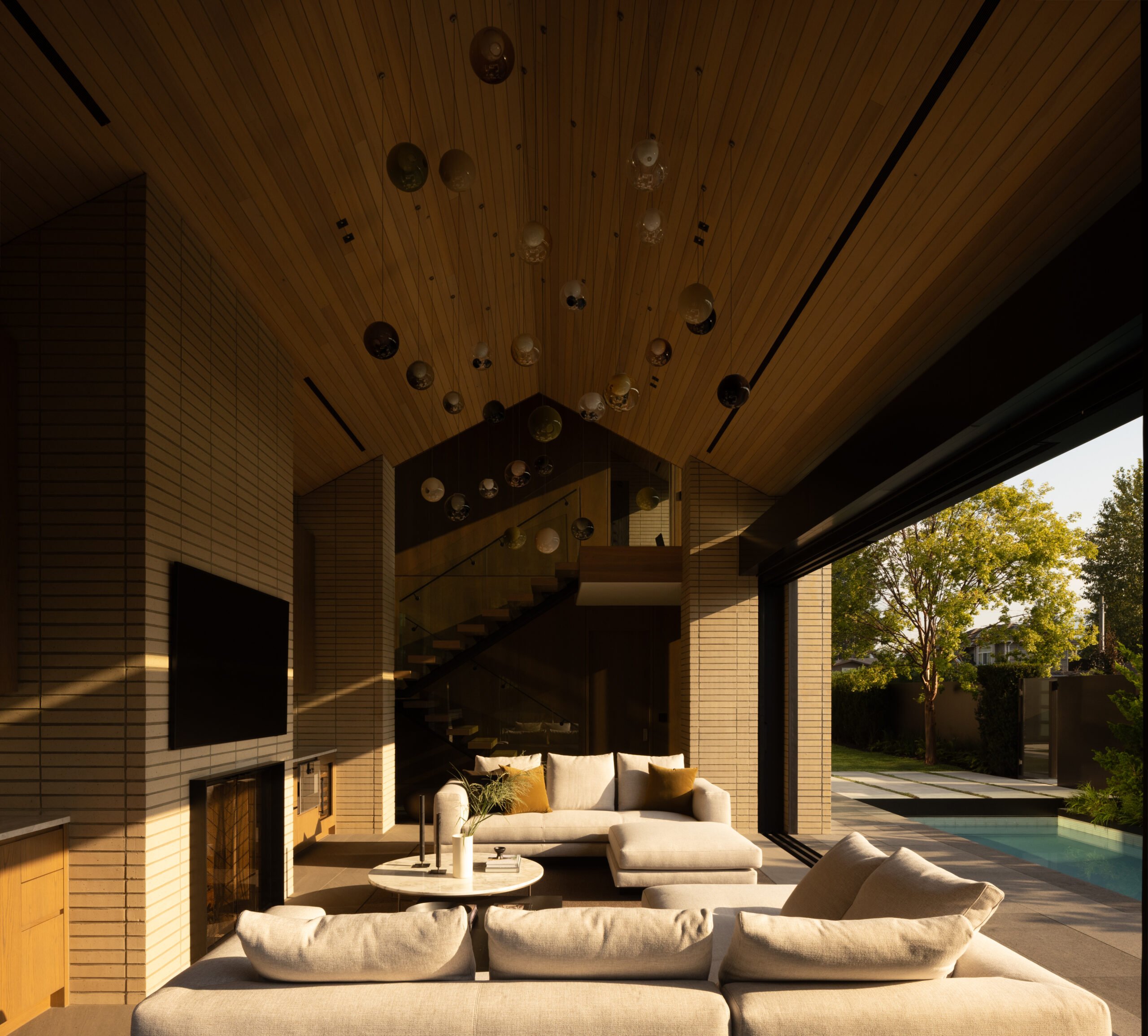 Brick House great room by HB Design, North Vancouver