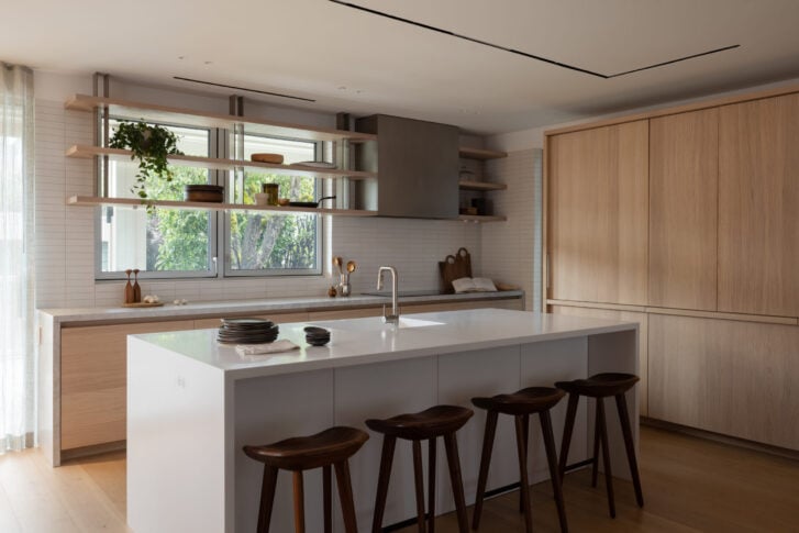 Appliance garage details with embedded drip tray in Corian and ergonomic custom handles