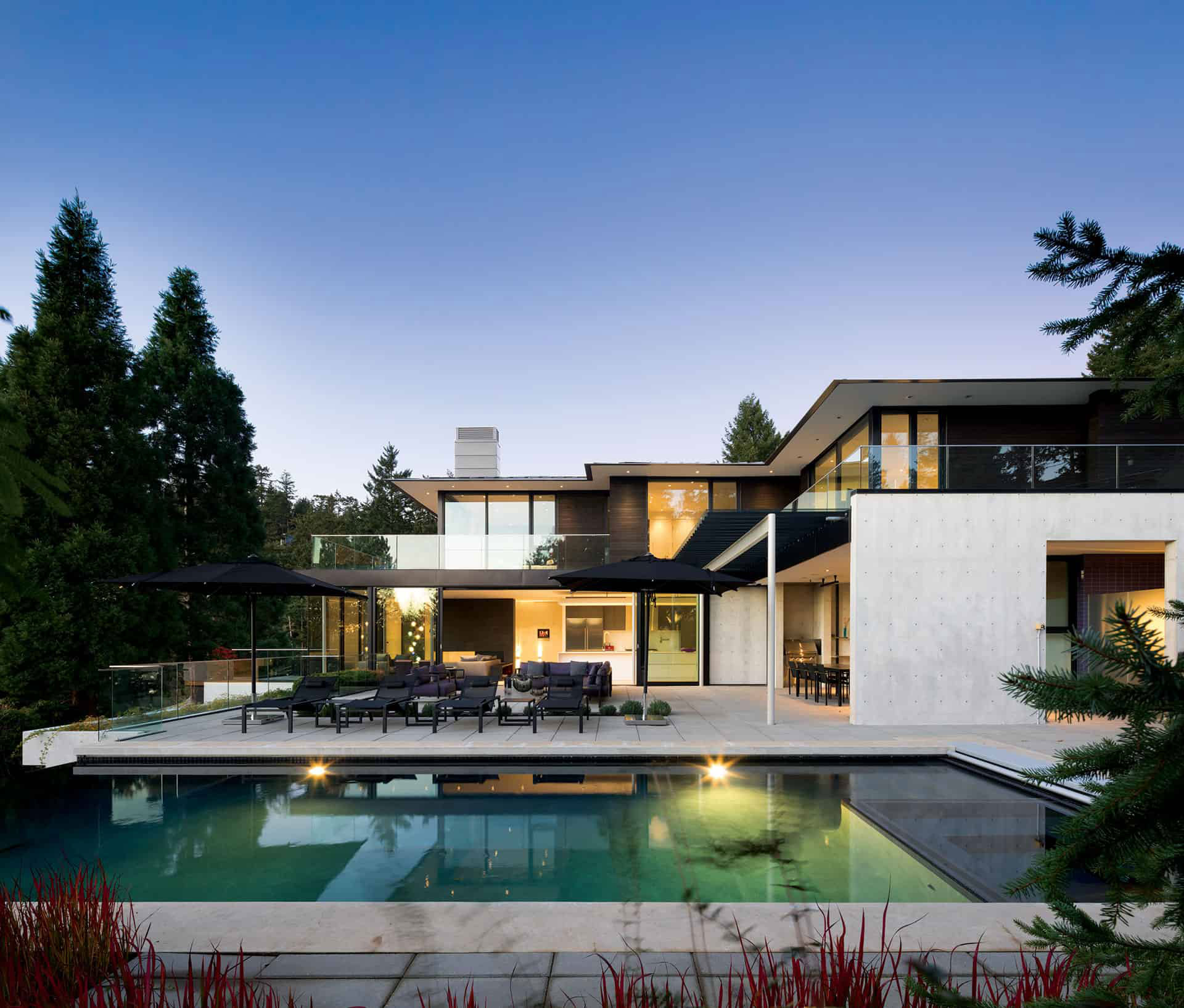 Photos: A Modern Glass-and-Concrete Cliffside Home in West Vancouver ...